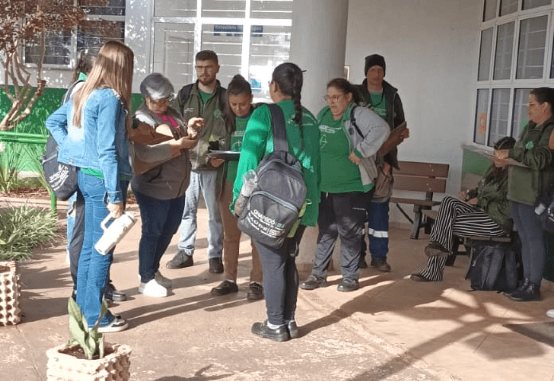 Estudantes da Uno participam de mutirão de combate à dengue em Chapecó - Unochapecó