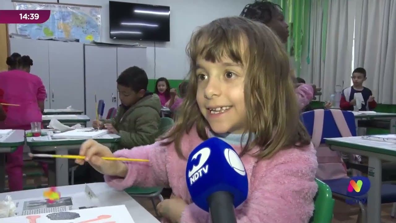 Estudantes em Chapecó retratam colegas em atividade de arte e ensino religioso