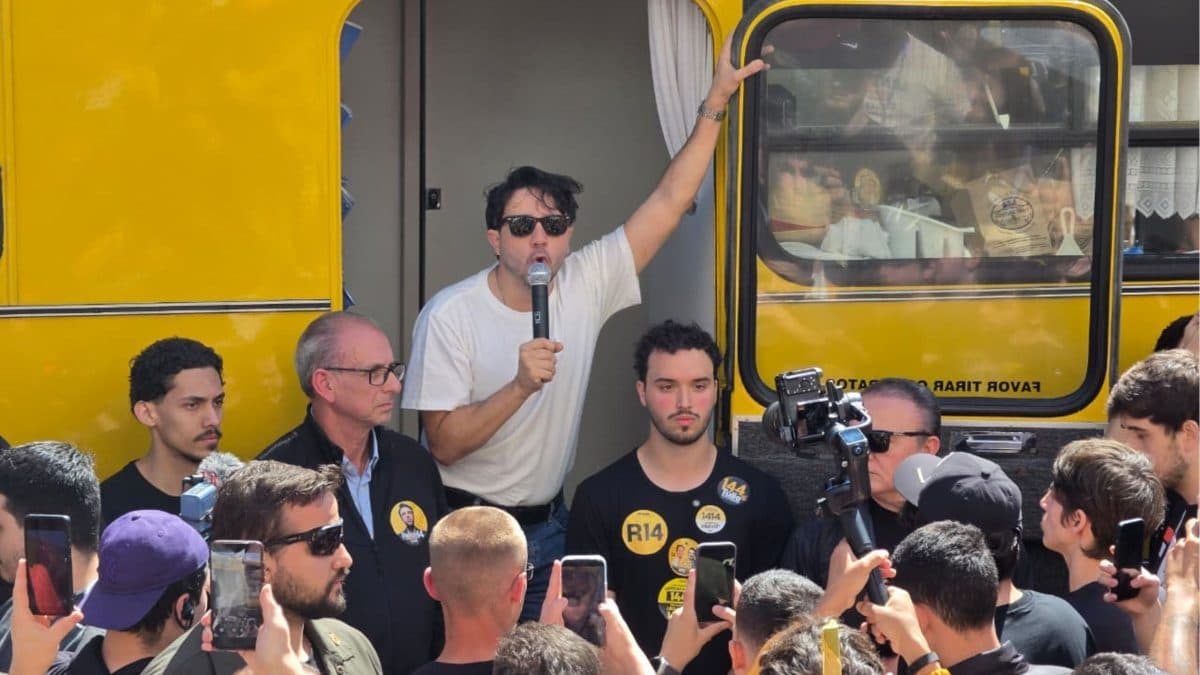 Renan Santos em Chapecó: Candidato à Presidência critica Flávio Bolsonaro e STF
