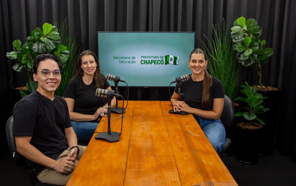Educa Chapecó Play promove podcast sobre combate ao bullying nas escolas - Prefeitura de Chapecó