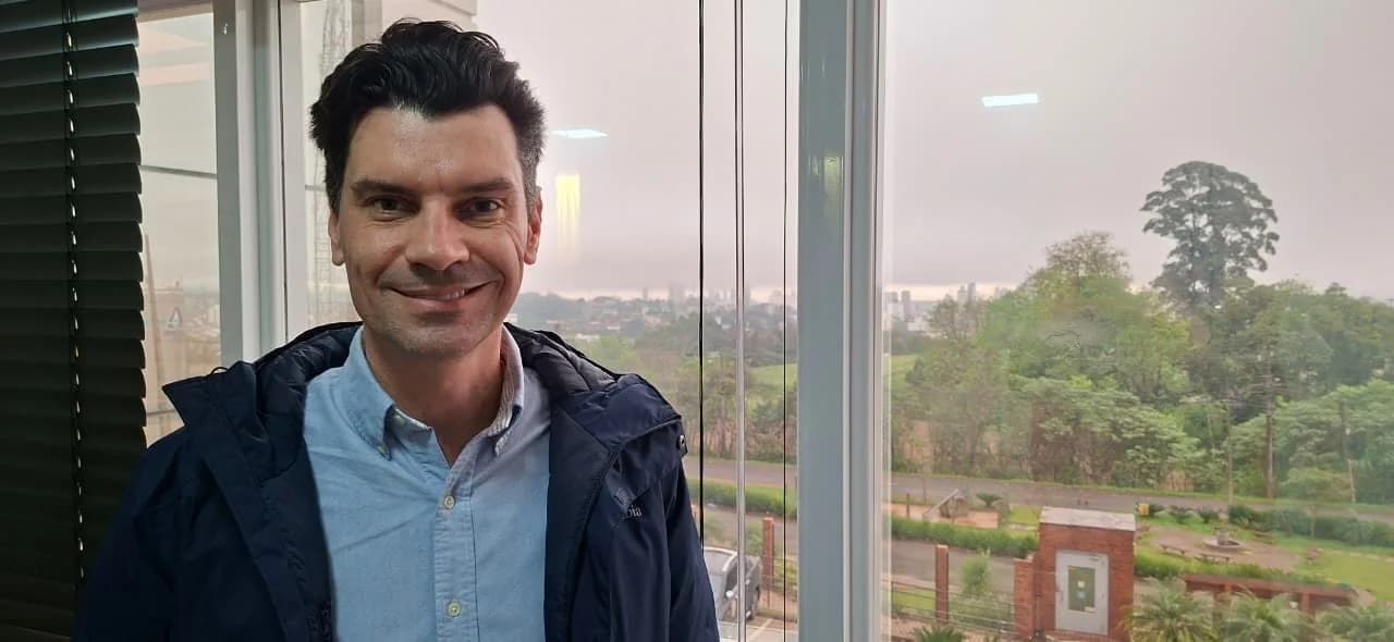 Candidato a deputado estadual discute segurança pública e ação civil em visita a Chapecó