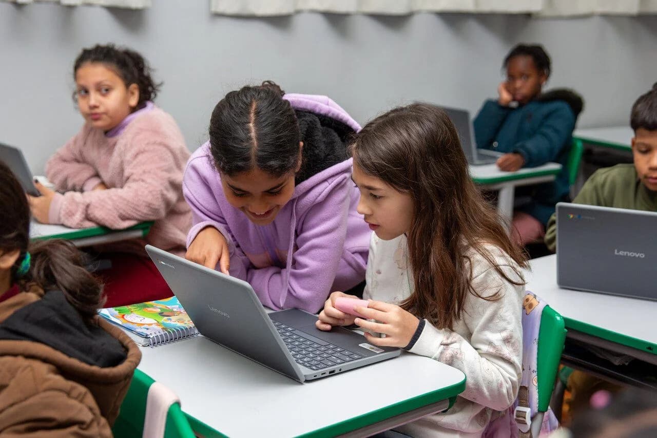 Chapecó entrega 3.500 Chromebooks e investe R$ 8,7 milhões na educação