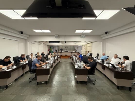 Vereadores de Chapecó pedem ampliação urgente nas doses de vacinas