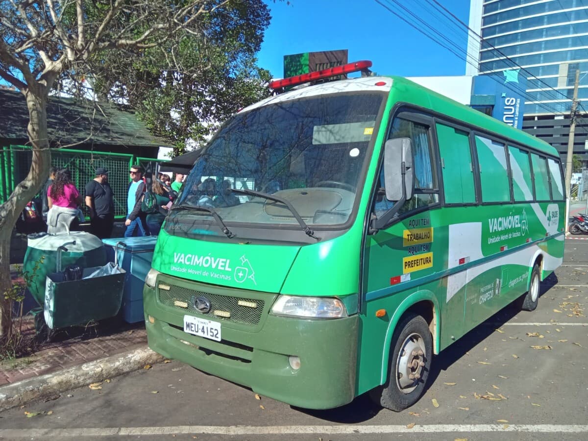 Vacimóvel amplia vacinação em Chapecó com atendimento na Praça Coronel Bertaso e no Ecoparque
