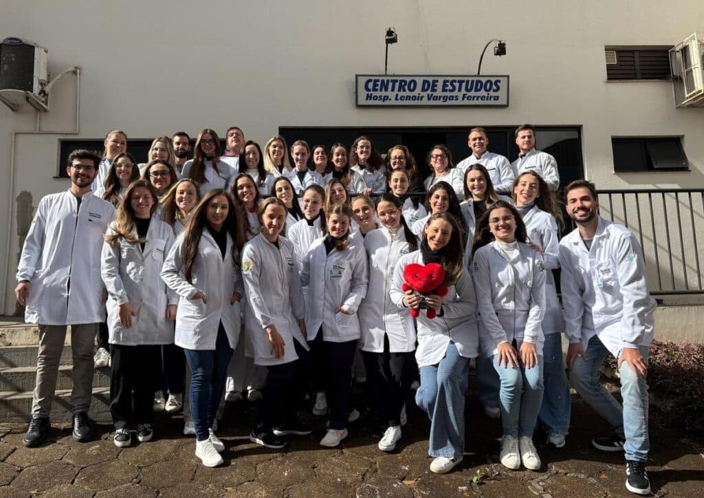 Curso de Enfermagem da URI realiza visita técnica em Chapecó