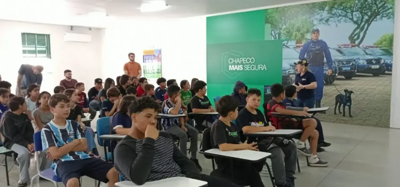 Educação no Trânsito: Crianças de Chapecó Aprendem sobre Segurança e Cidadania em Atividade Lúdica