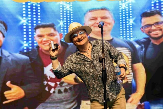 Imprensa Catarinense Celebra 50 Anos de Carreira e Relevância em Encontro Histórico