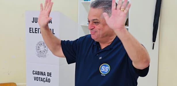 João Rodrigues vota em Chapecó e exalta legado na cidade