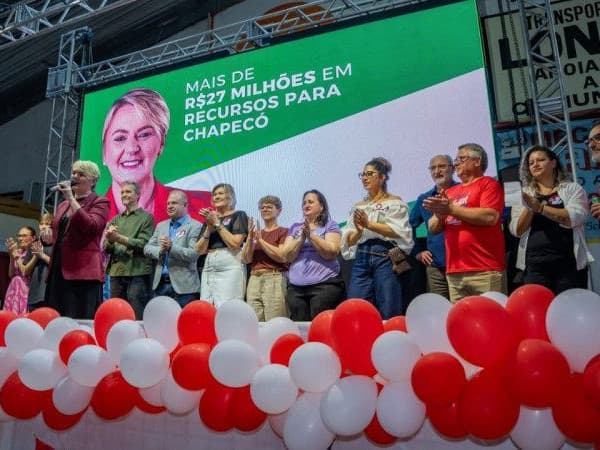Deputada Luciane Carminatti Reúne Milhares em Chapecó para Fortalecer Pré-Campanha